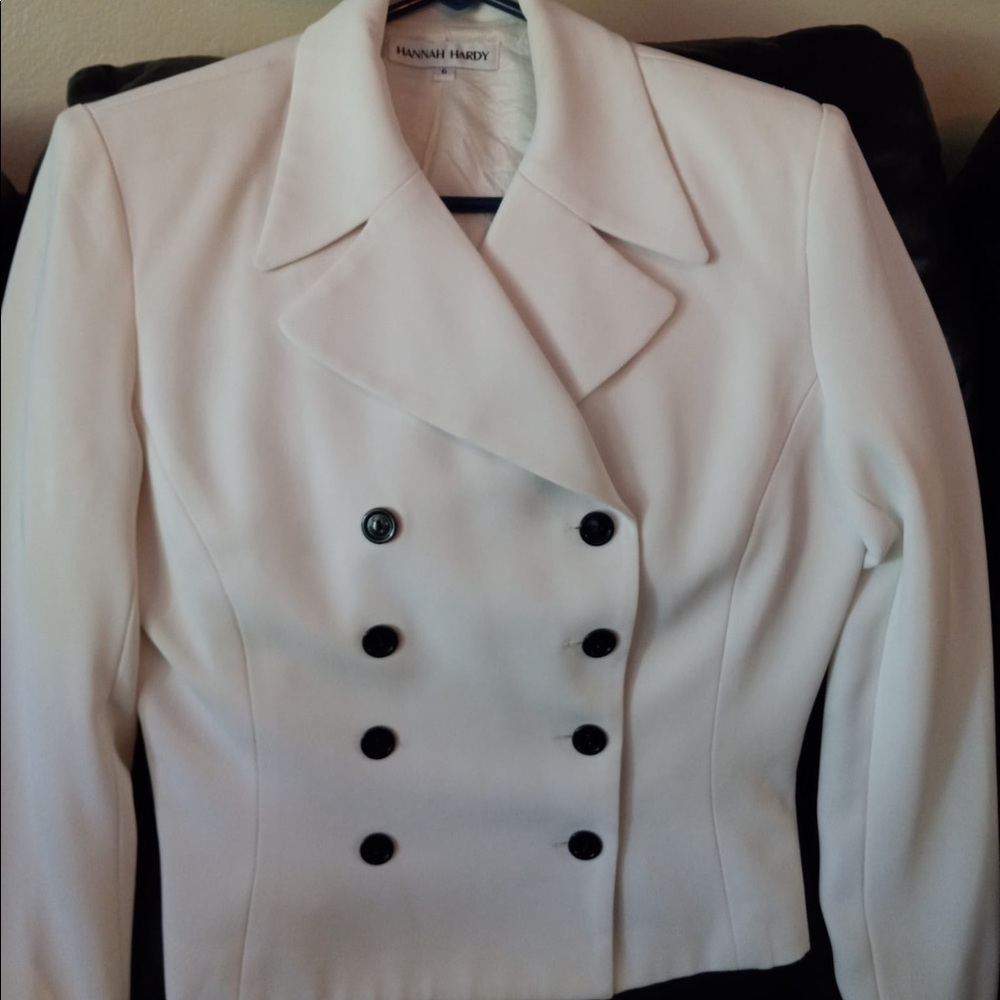 Hanna Hardy ivory blazer Size: 6 (used) fabulous condition.